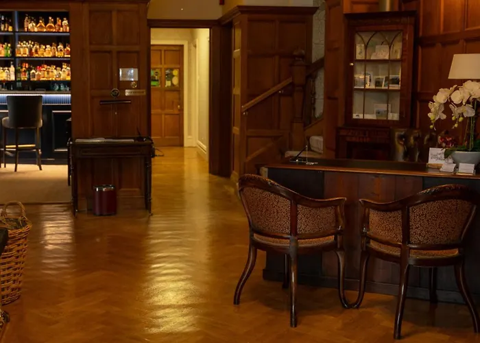 ليندث فيل كونتري هاوس فندق