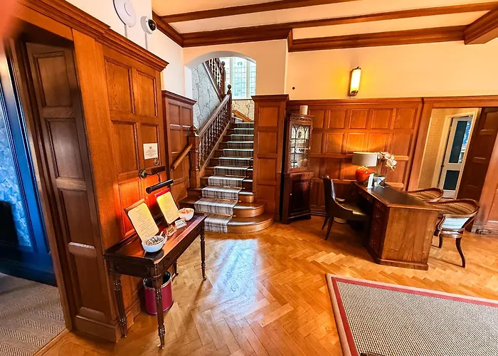 ليندث فيل كونتري هاوس فندق 5*