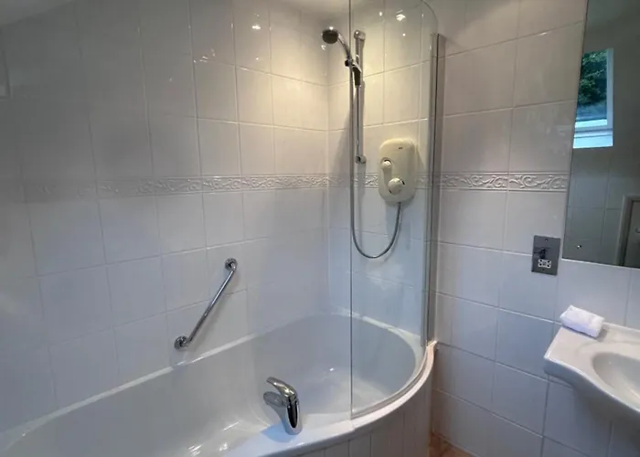 ليندث فيل كونتري هاوس باونيس أون وينديرمير