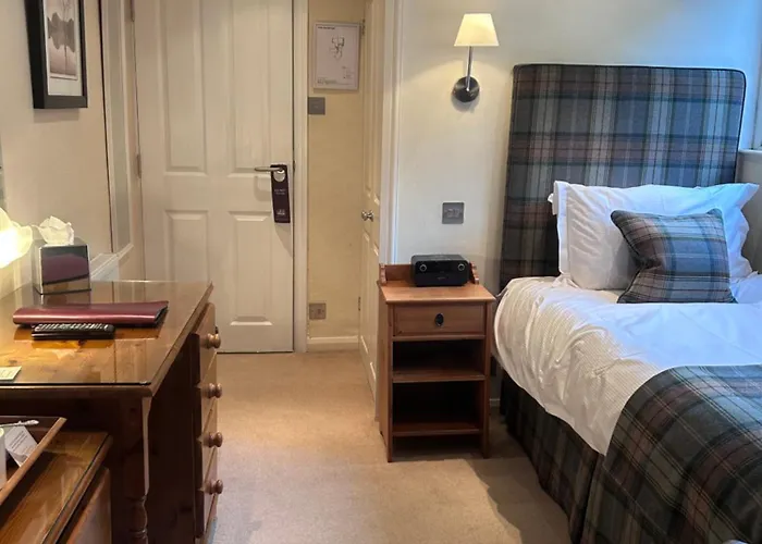 ليندث فيل كونتري هاوس باونيس أون وينديرمير