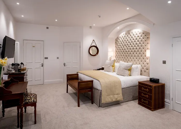 ليندث فيل كونتري هاوس فندق 5*