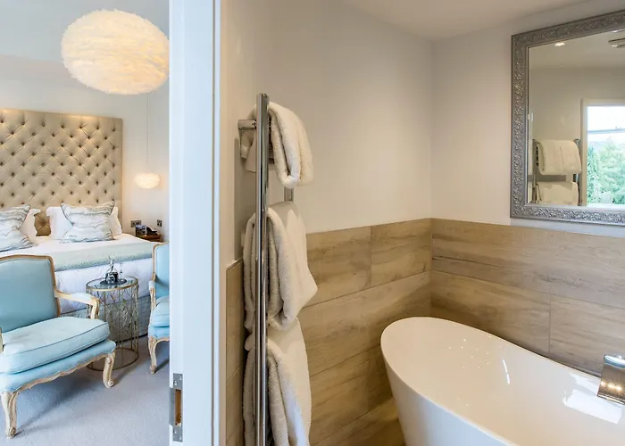 ليندث فيل كونتري هاوس فندق