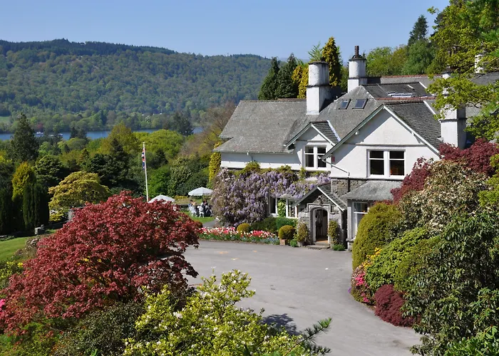 ليندث فيل كونتري هاوس باونيس أون وينديرمير