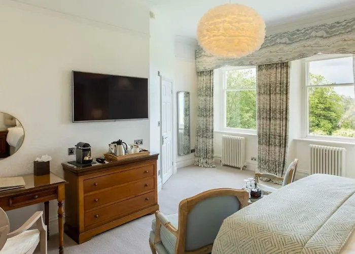 ليندث فيل كونتري هاوس فندق